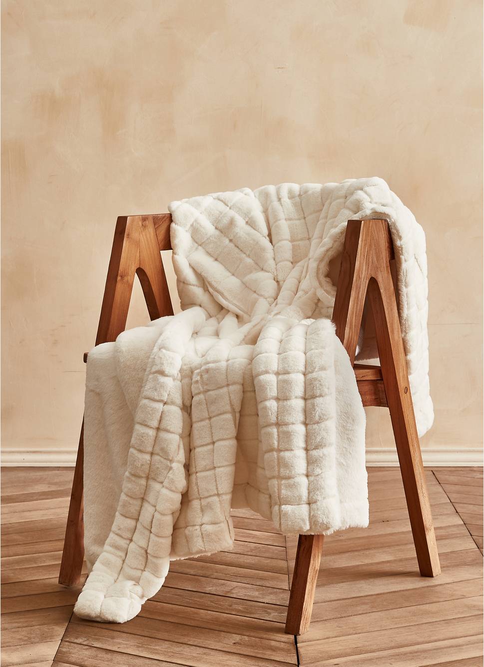 PLAID EN FAUSSE FOURRURE À CARREAUX BLANC