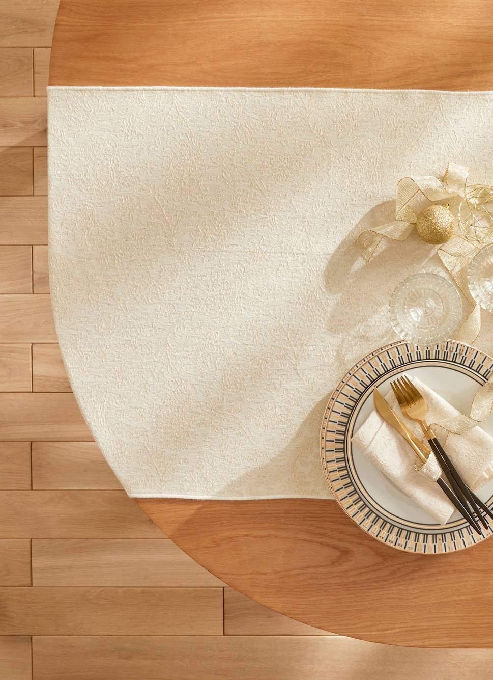 CHEMIN DE TABLE EN COTON JACQUARD BRILLANT ÉCRU