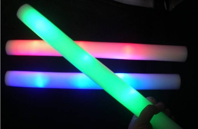 baton lumineux mousse tap tap 48cm LEDs MULTICOLORES