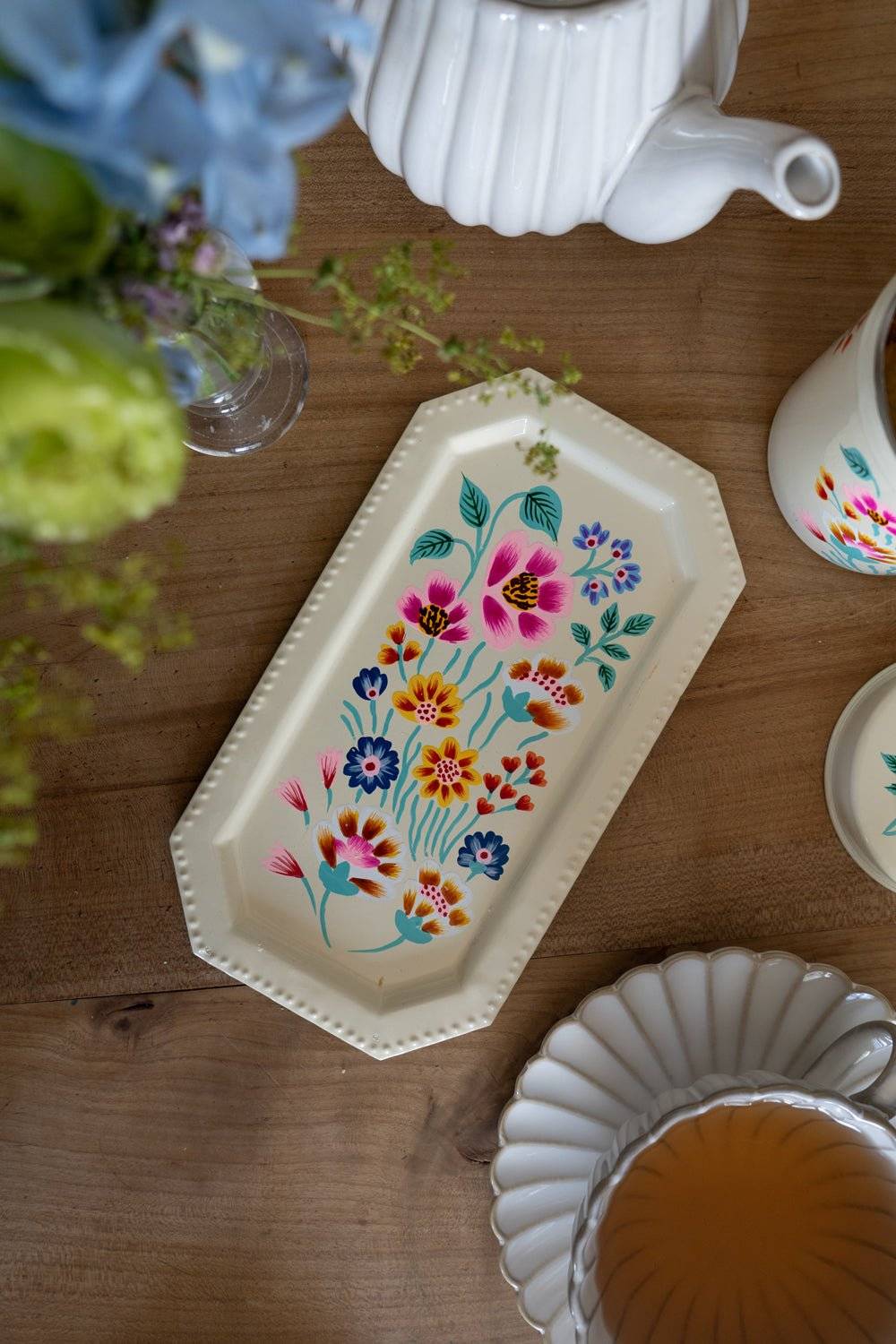 Petit Plateau Rectangulaire Beige à Fleurs Colorées Peintes