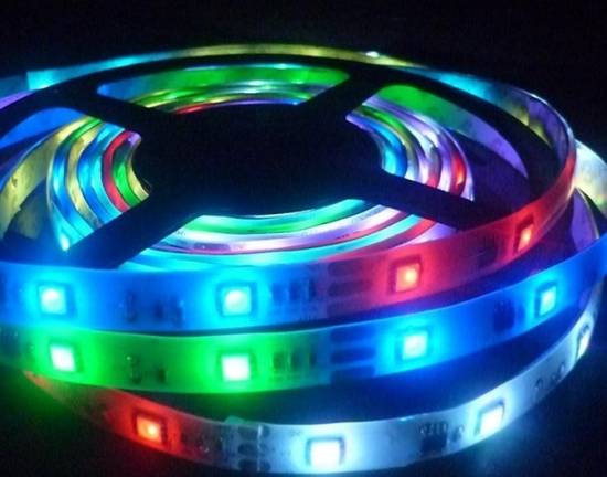 Ruban LED 12V RVB 60 LEDs par metre IP65 Rouleau de 5m 3 circuits indépendant avec contrôleur