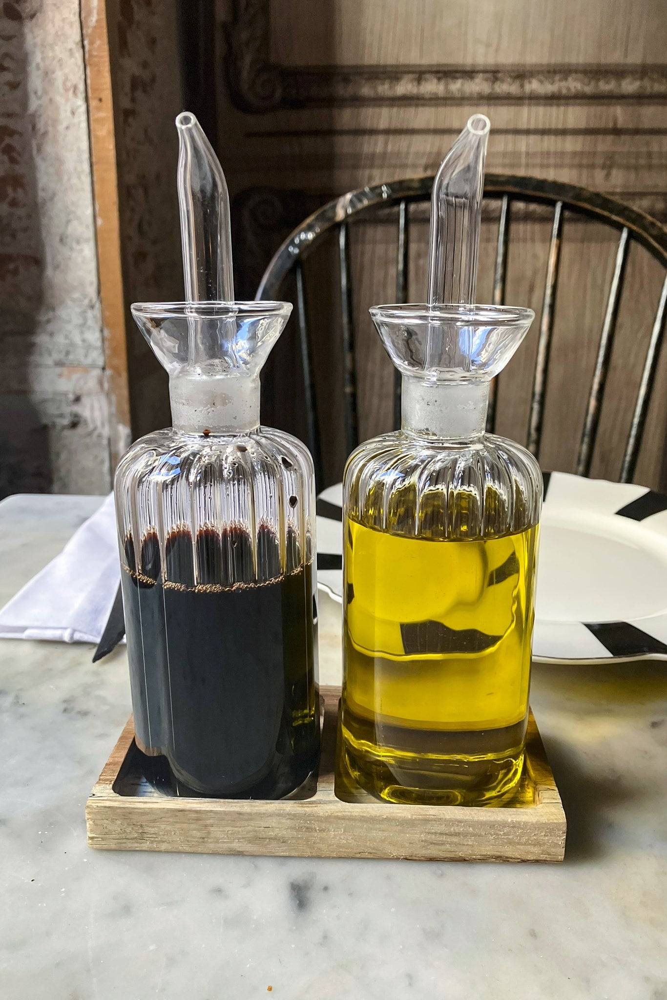 Service à huile et vinaigre avec socle en bois