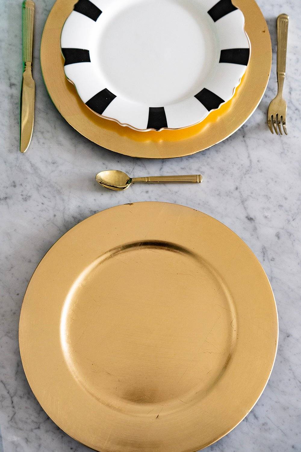 Sous-assiette dorée